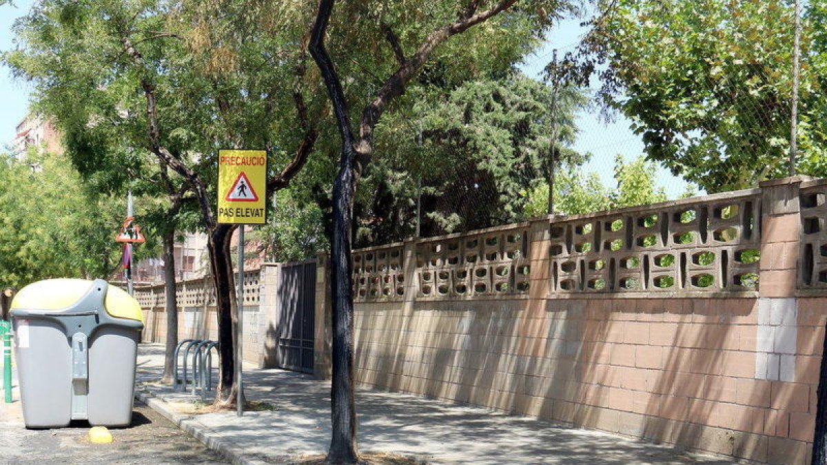 Queman dieciséis contenedores de madrugada en Lleida