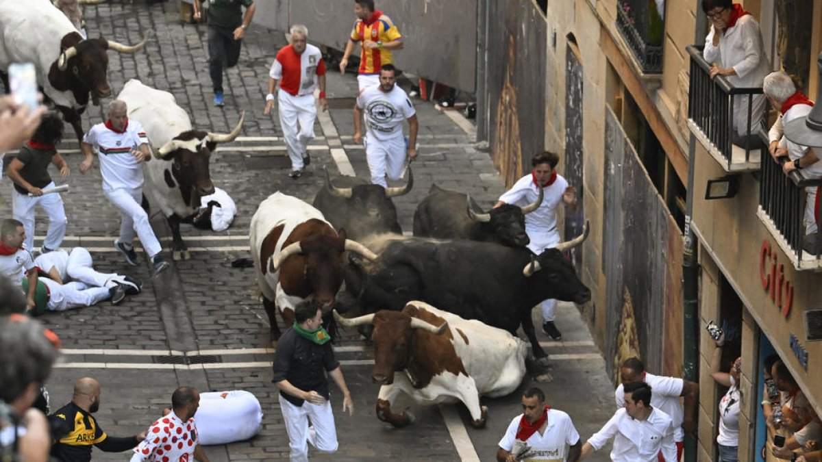 Els 'encierros' dels Sanfermines tanquen amb tres ferits per asta, un de Tarragona