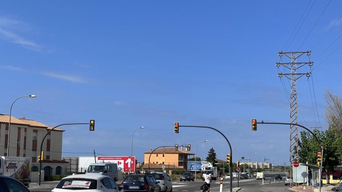 Torredembarra regula con semáforos el acceso a la urbanización Marítima