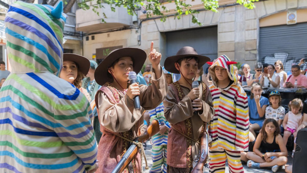 Los niños toman protagonismo por Sant Pere de Reus con el Baile de Marcos Vicente