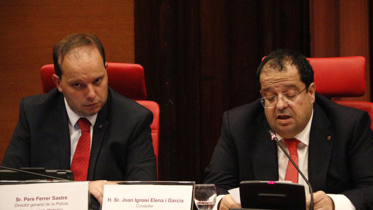 Los Mossos incorporan al cuerpo 800 nuevas cámaras unipersonales para registrar actuaciones con lanzadoras de 'foam' y Taser