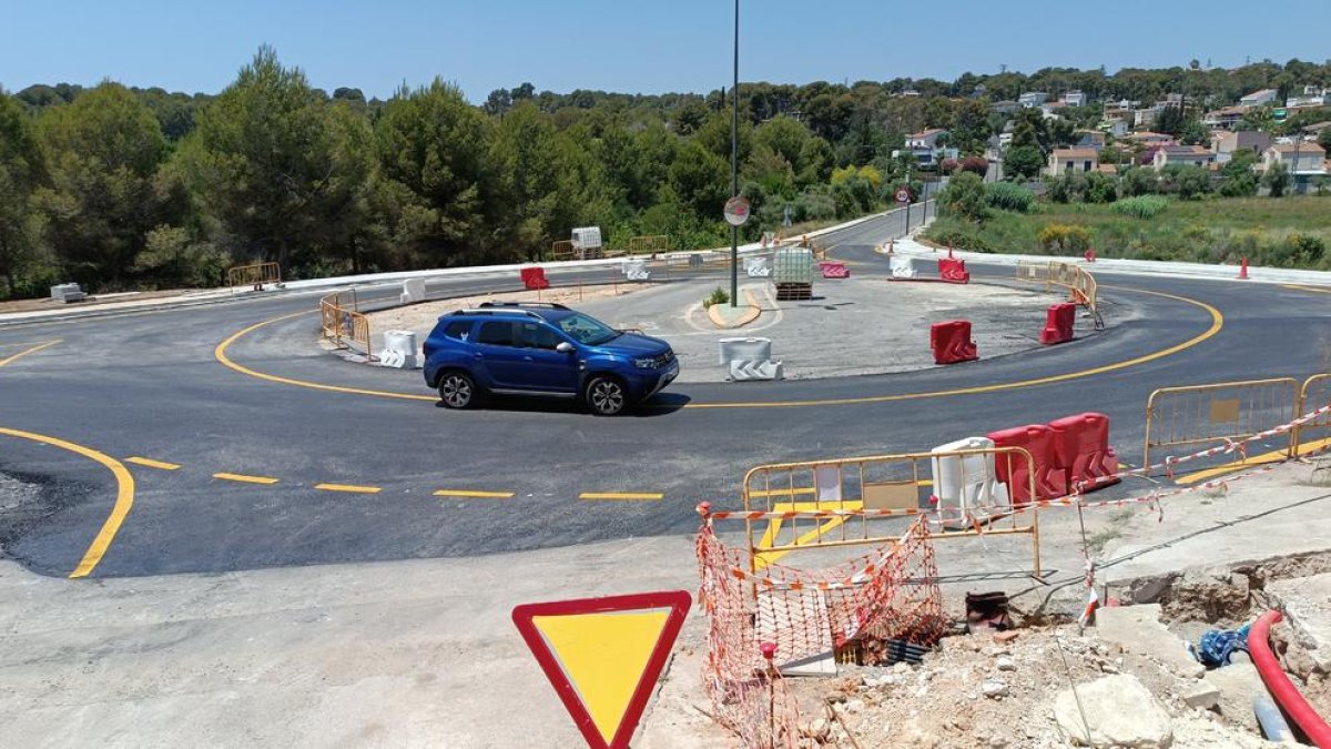 S'obre al trànsit la nova rotonda d'accés a Boscos de Tarragona