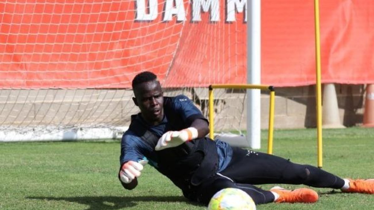 El Nàstic rescinde el contrato en C. K. Sarr