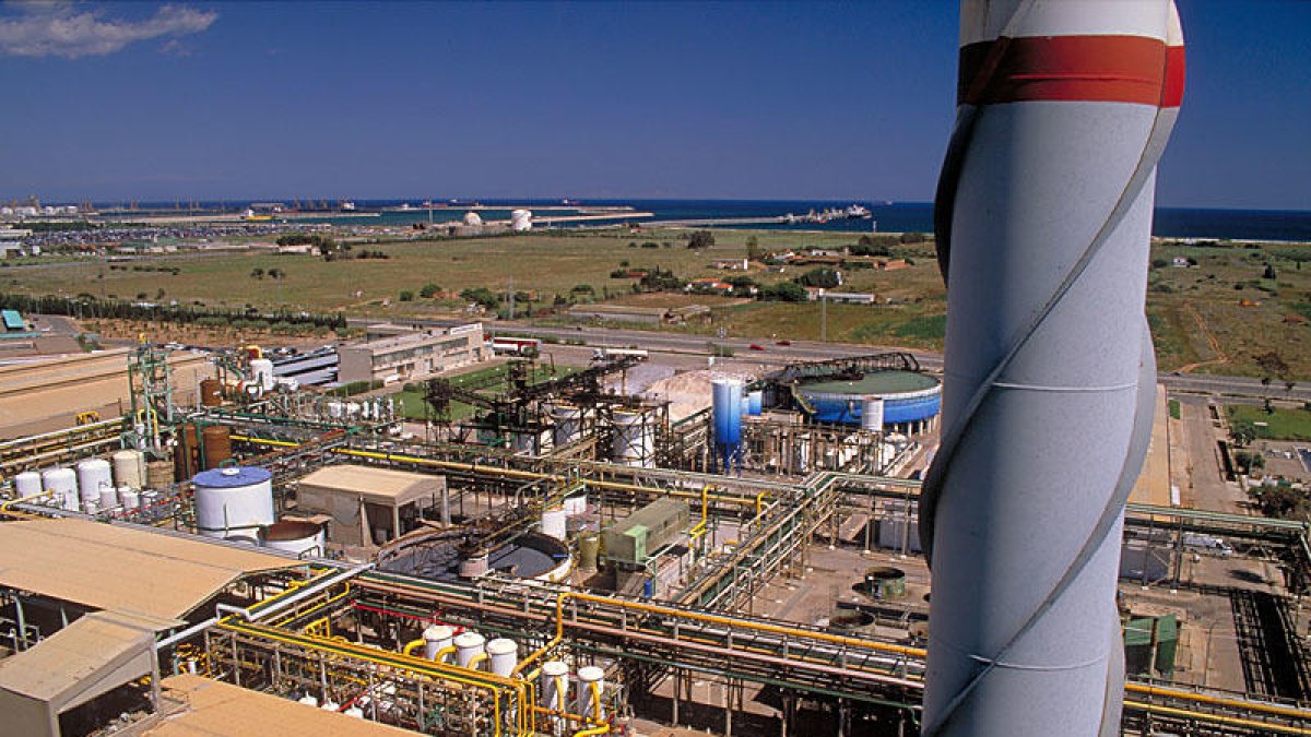 El complex industrial d'Ercros a Tarragona redueix un 14% les seves emissions totals