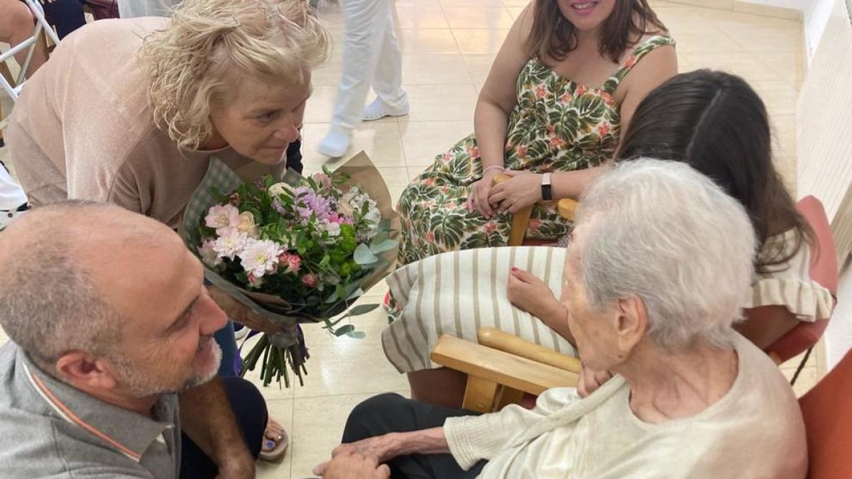 Cambrils homenatja Marina Gené pel seu centenari