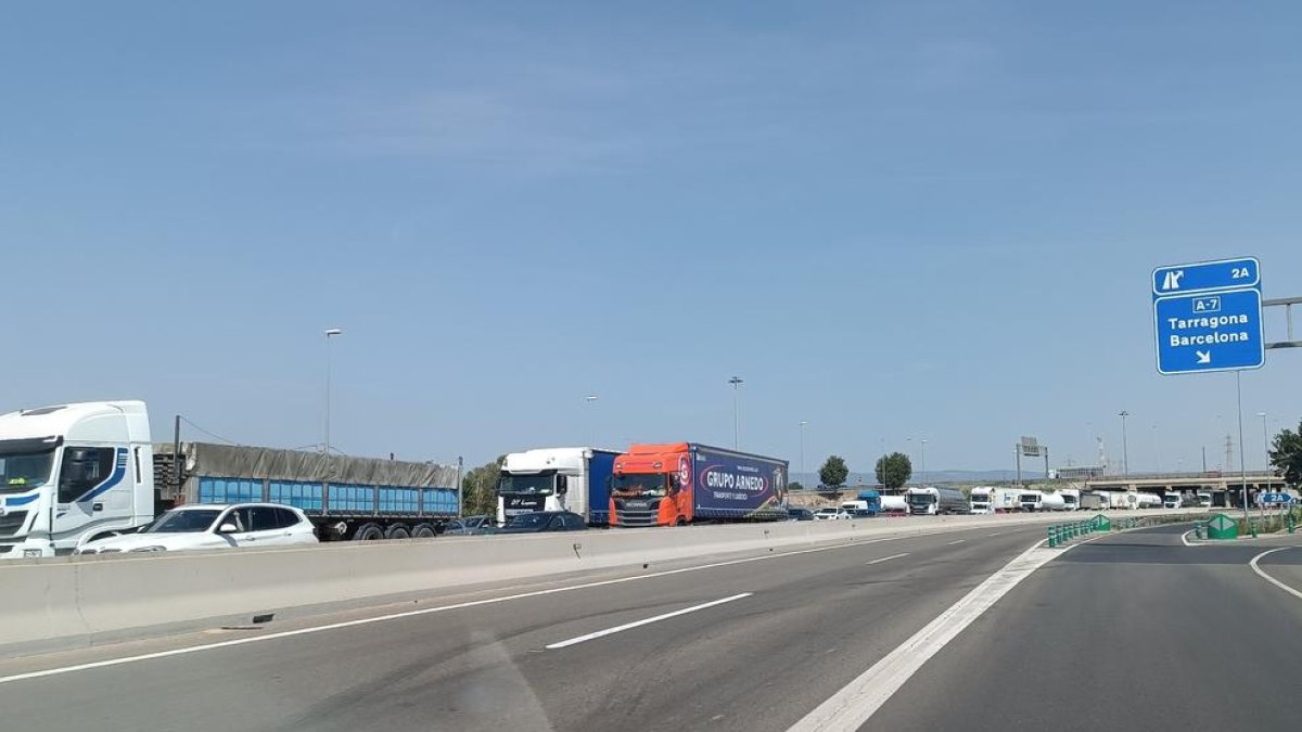 Accidente entre dos coches en la A-27 en Tarragona