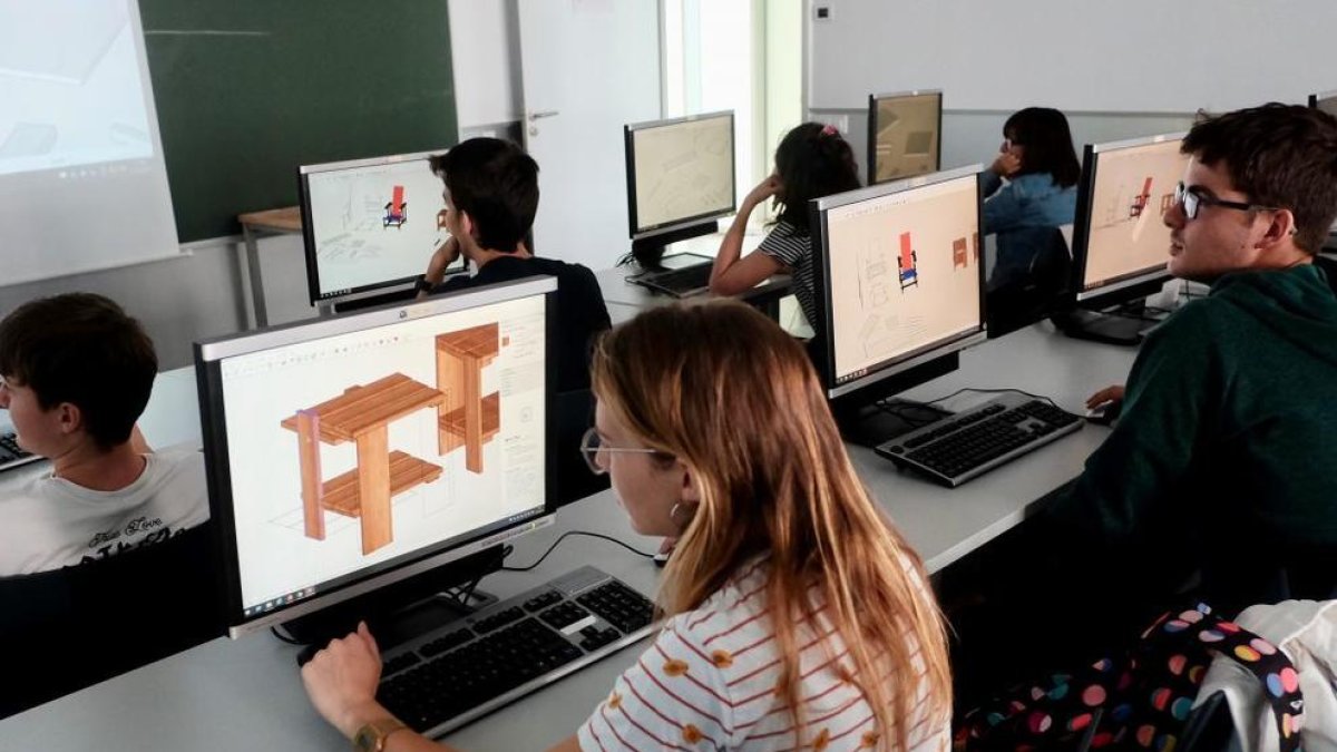 La URV oferirà cursos de ciència a l'estiu per despertar vocacions entre els joves