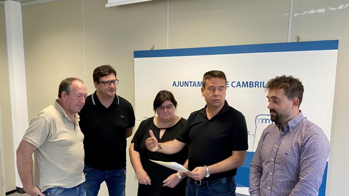 Oliver Klein (NMC) presenta el «gobierno alternativo» de Cambrils