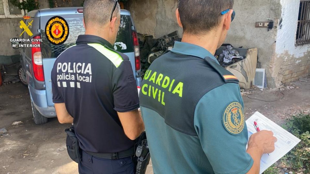 El Seprona y la Policía Local localizan un taller mecánico clandestino en Tortosa