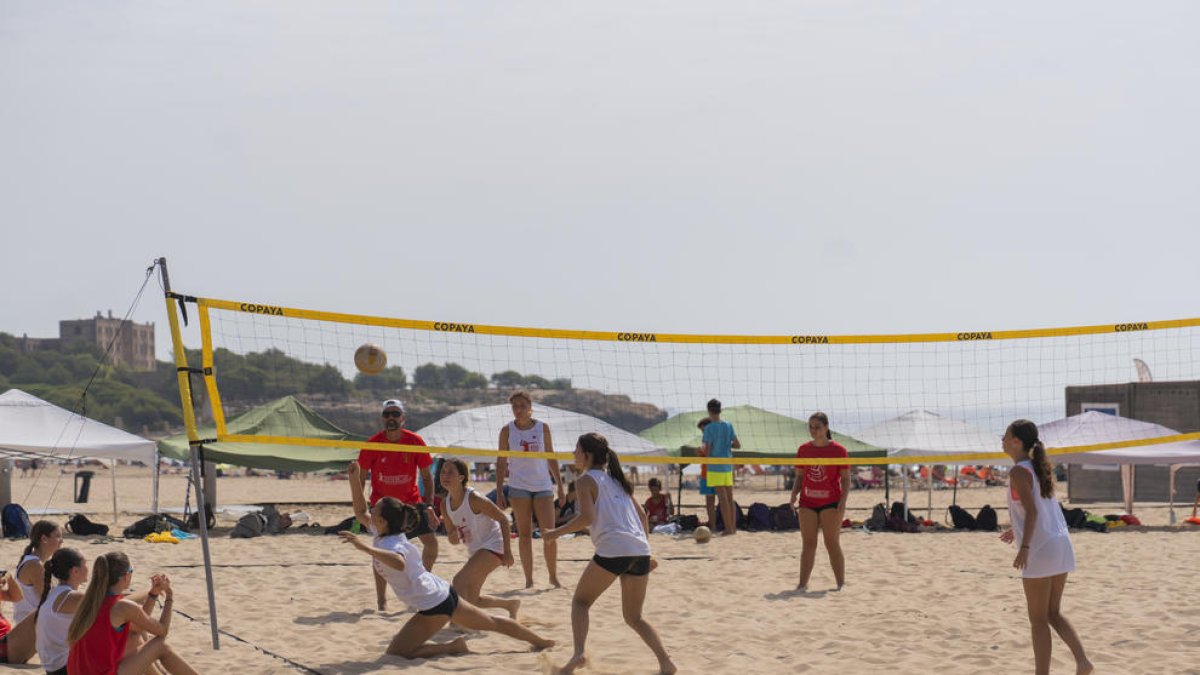 L'interès pel vòlei de més de 50 nens i nenes fa créixer el Club SPiSP