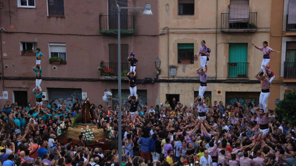 La procesión de Sant Magí llena de devoción la Part Alta de Tarragona