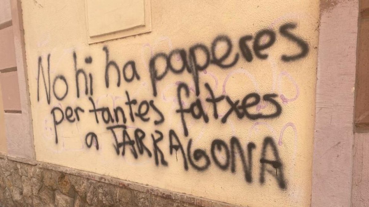 Aparecen pintadas en el centro de Tarragona
