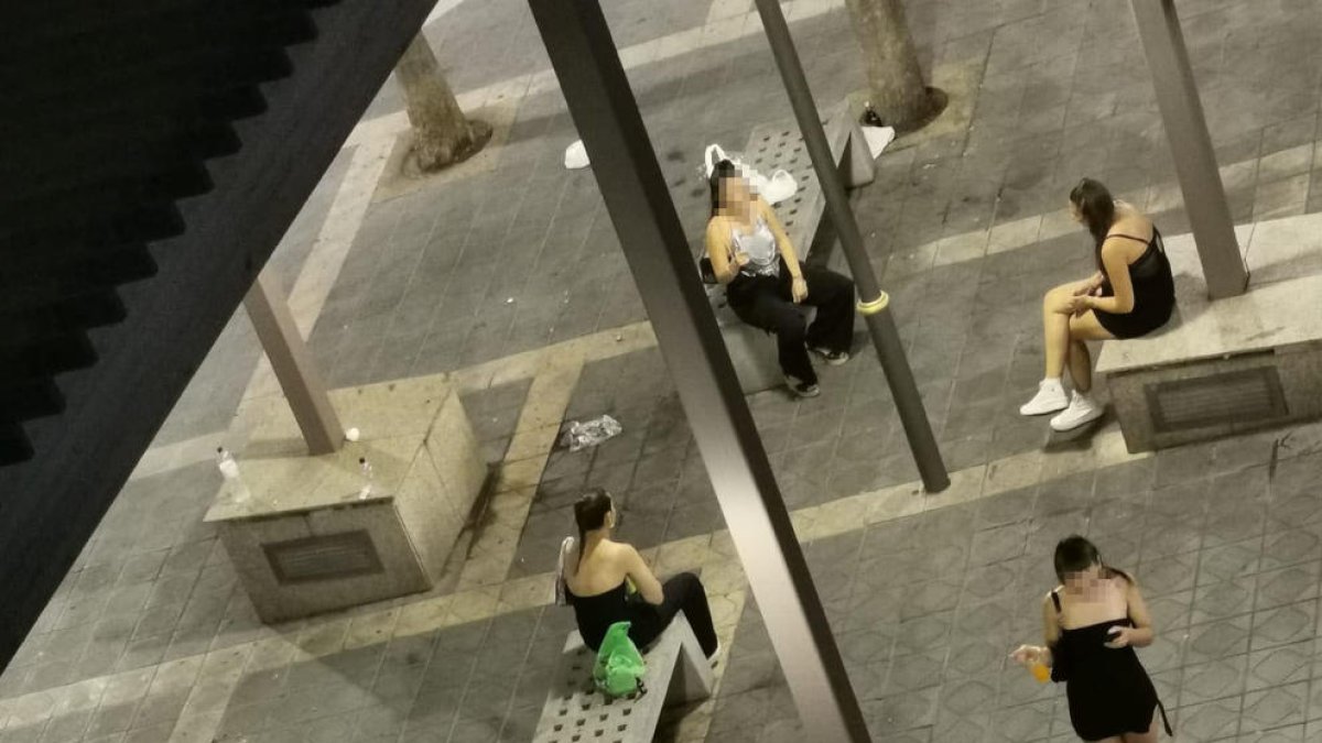 Vecinos de la calle Mallorca de Tarragona denuncian el ruido de las terrazas de bar