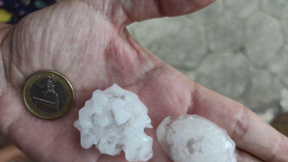 Alertan de la posibilidad de piedra, tornados o mangas durante dos horas en las Terres de l'Ebre
