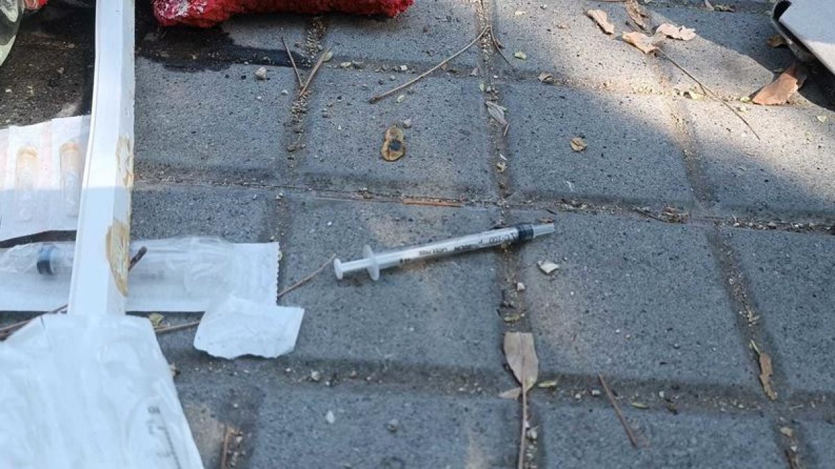 Campclar denuncia l'aparició de xeringues prop dels parcs infantils