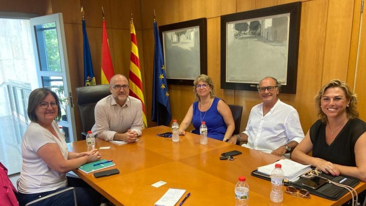 El gobierno de Cambrils se reúne con la Federación Empresarial de la Hostelería y el Turismo