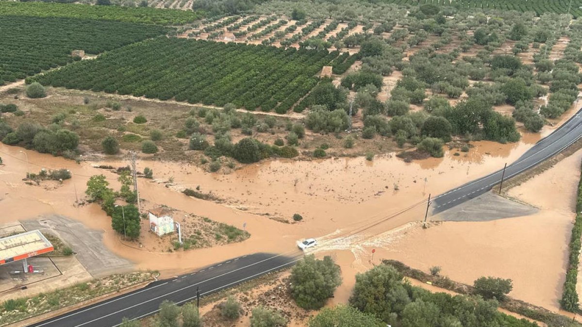 El corredor mediterráneo, sin servicio por los aguaceros en el Montsià