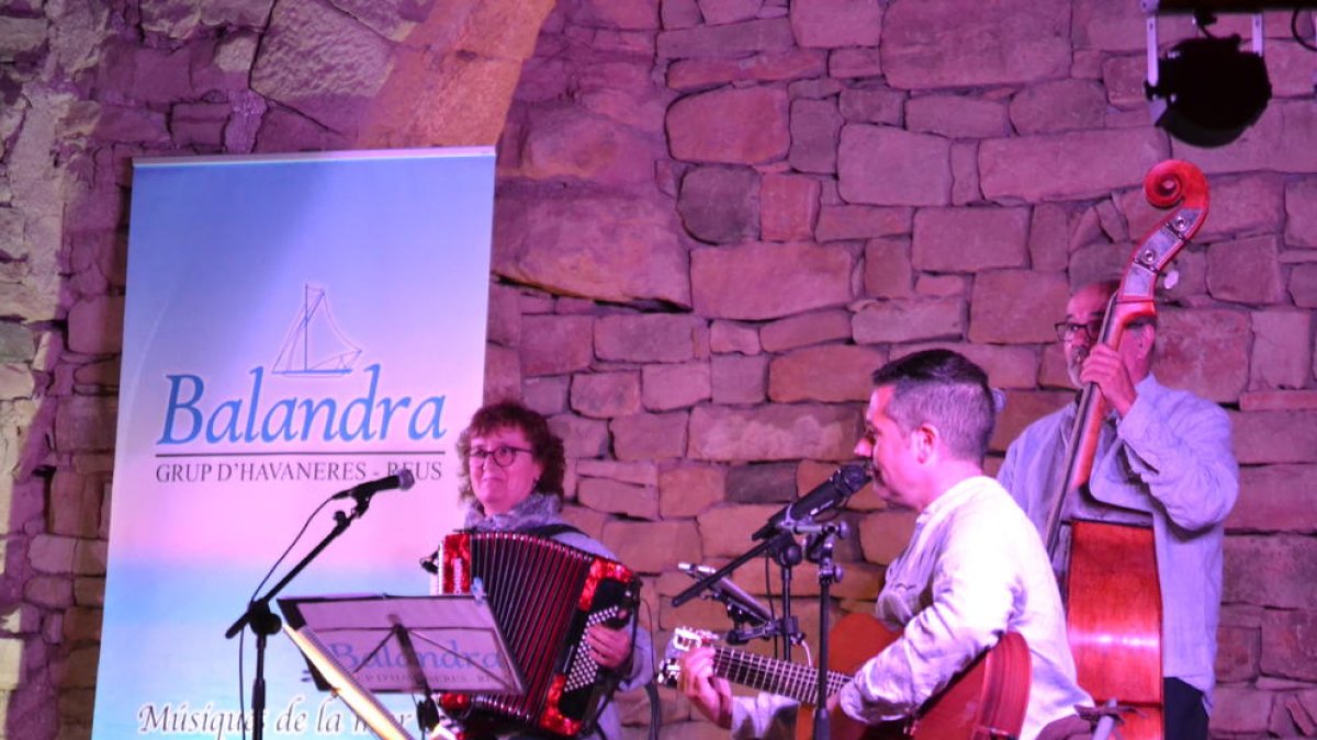 L'Aplec de Sant Joaquim porta havaneres a l'Ermita de Santa Anna de Castellvell