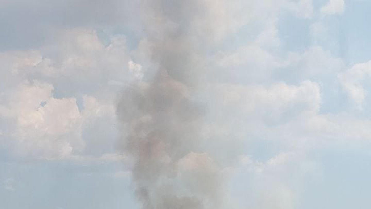 Deu dotacions de Bombers treballen en un incendi forestal a Solivella