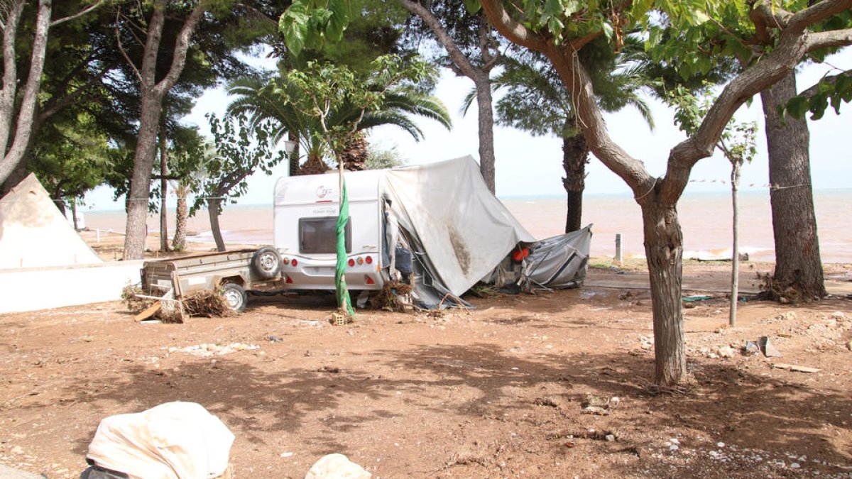 Las medidas tomadas por los aguaceros de hace dos años no impiden los destrozos en el Camping Alfacs