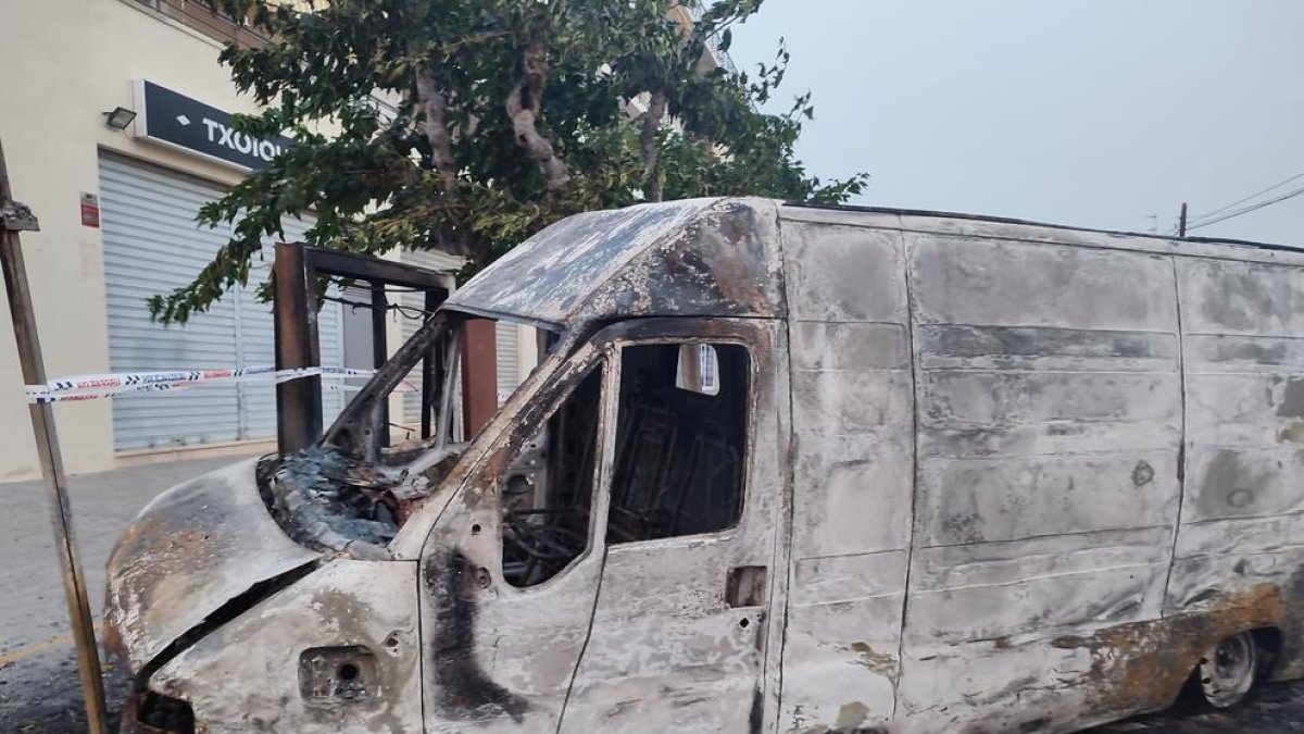 Queman cinco vehículos en el Camp de Tarragona en menos de doce horas