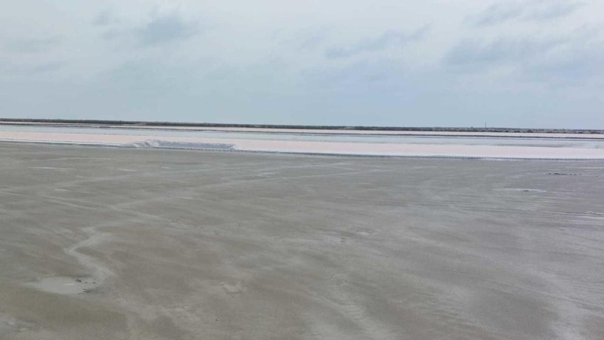 Inundada la Barra del Trabucador al Delta de l'Ebre pel temporal de mar