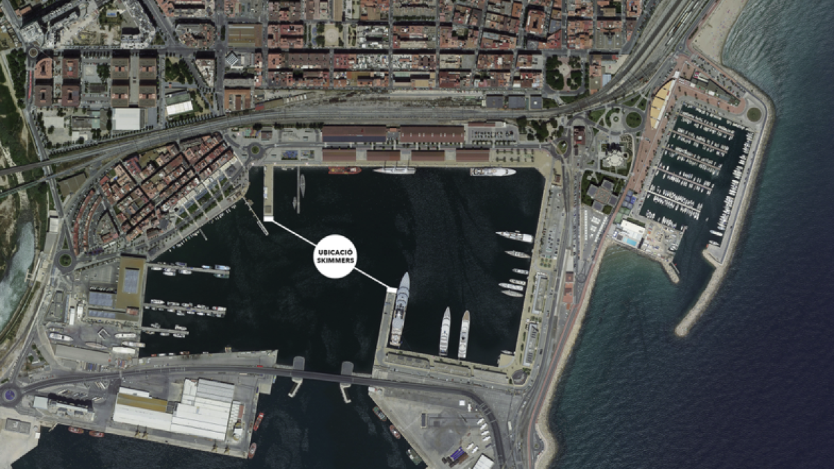 El Puerto de Tarragona licita la compra de dos skimmers para la limpieza de la lámina de agua