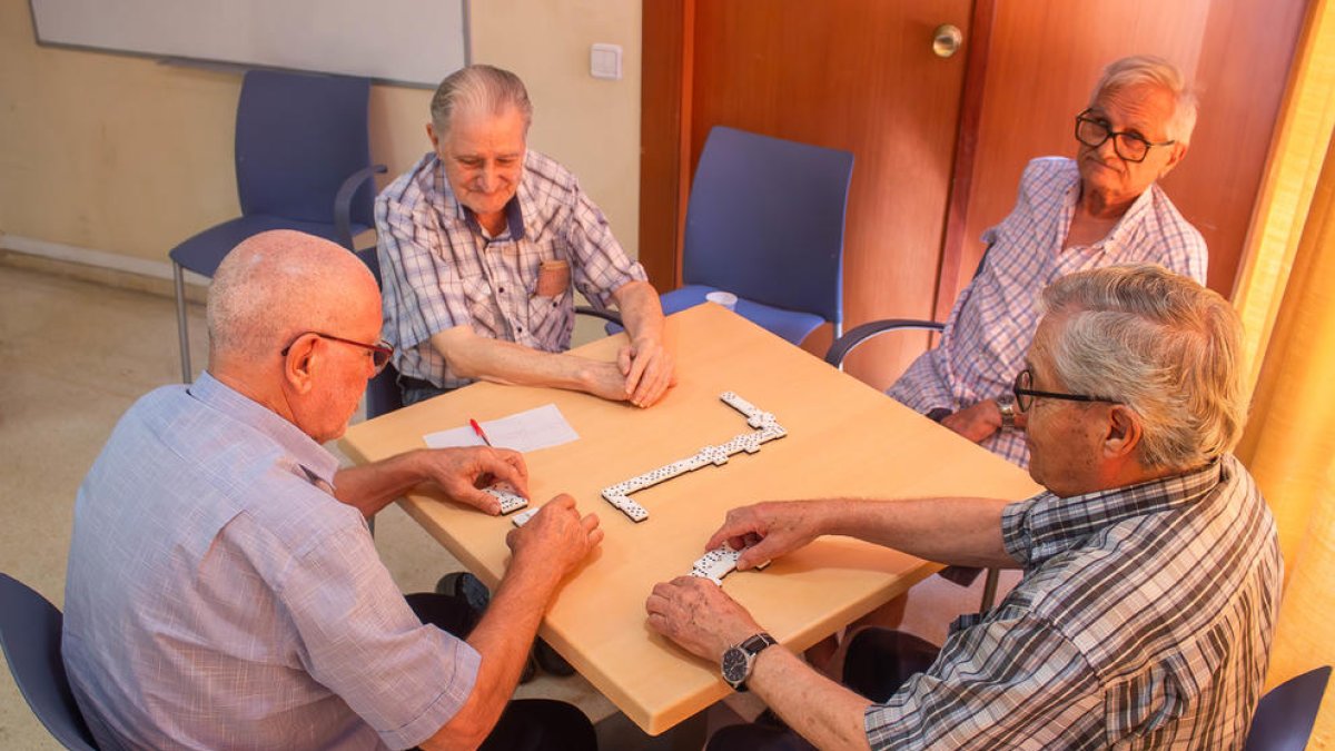 Cerrados por vacaciones o durante la tarde: la realidad de algunos refugios climáticos de Tarragona