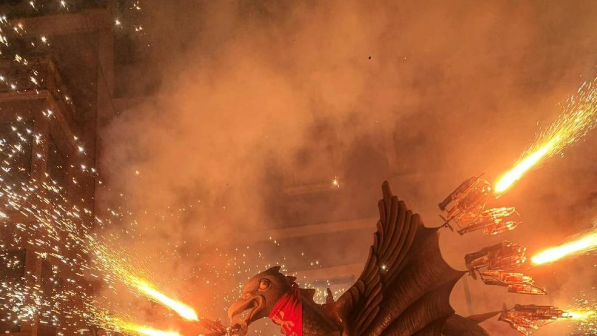 La Víbria de Tarragona presenta su 30.º aniversario con varios actos de renovación de sus vestidos