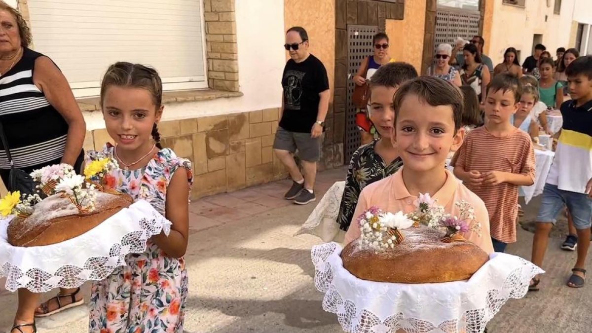 Roda de Berà celebra Sant Bartomeu con la procesión del Pa Beneït