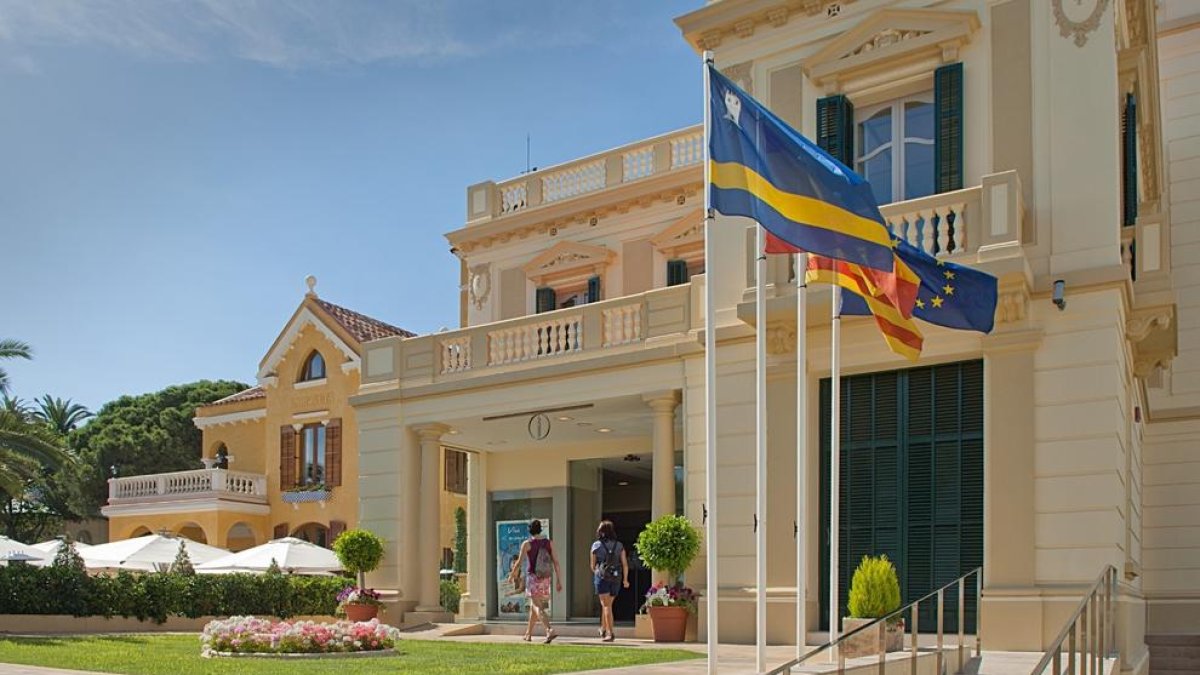 Las oficinas de turismo de Salou, distinguidas por la calidad de sus servicios