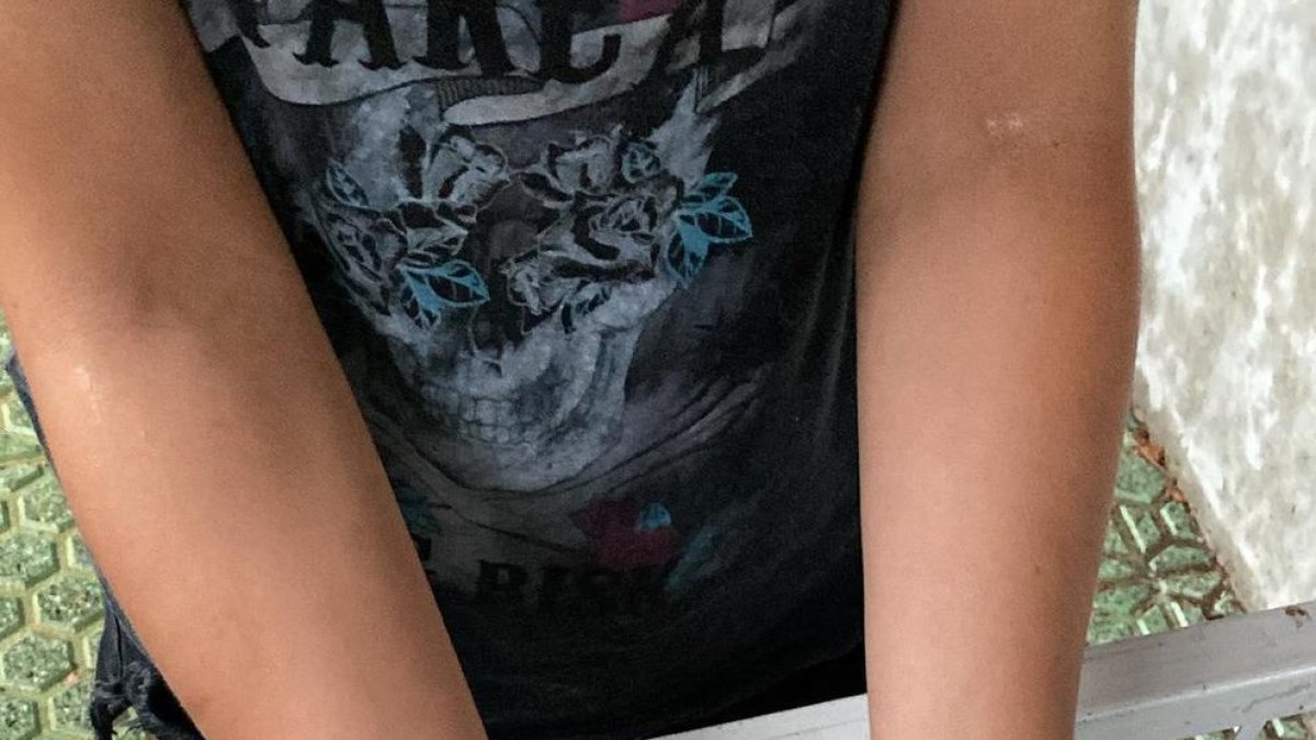 Una tormenta acompañada de piedra de grandes dimensiones causa daños a vehículos y viviendas en la Sénia