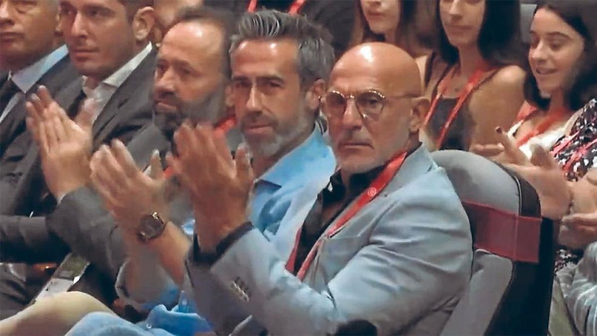 El seleccionador nacional, Luis de la Fuente censura «sense pal·liatius» a Rubiales un dia després d'aplaudir efusivament el seu discurs