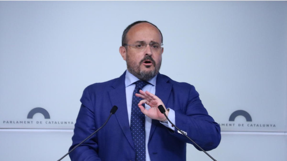 Alejandro Fernández discrepa de Feijóo: «Que algú em digui de què s'ha de parlar amb Junts»