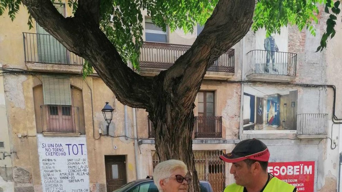 Valls continua amb la campanya informativa sobre la recollida selectiva de residus