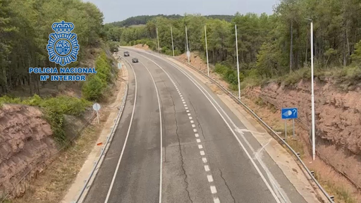 La policia va sorprendre els encausats per la Vuelta quan intentaven escampar 400 litres d'oli a la carretera