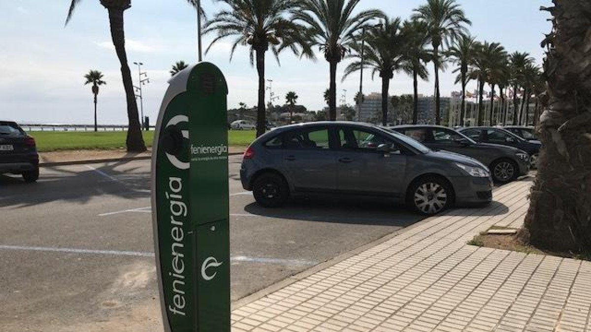 Denuncian que Vila-seca no tiene ningún cargador de coche eléctrico operativo