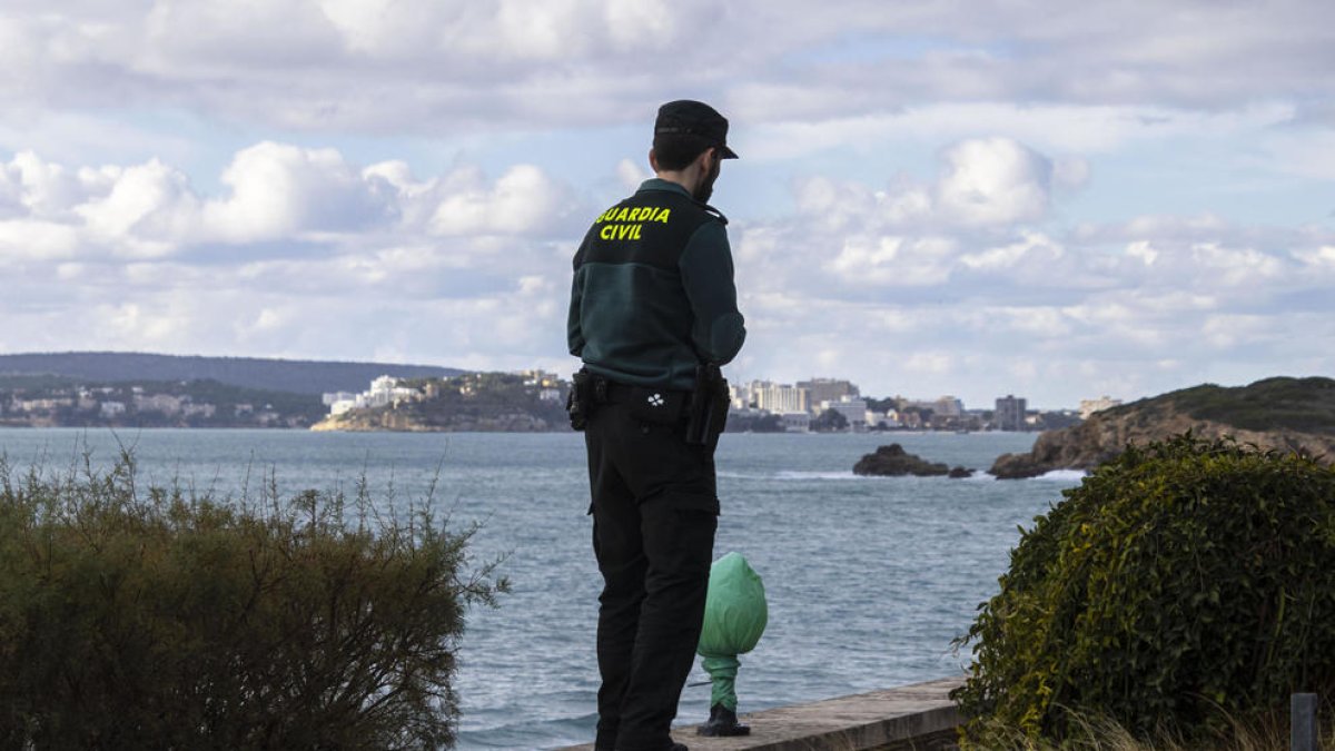 Un guardia civil fuera de servicio salva la vida de tres niños a punto de ahogarse en Castellón