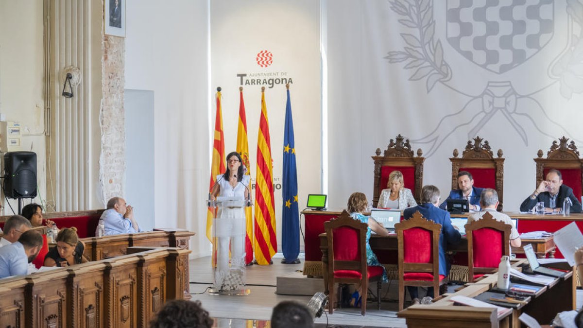 El Pleno aprueba el nuevo contrato de la limpieza de Tarragona y la inversión en los campos de fútbol