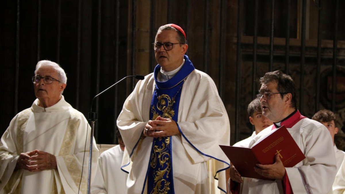 Más de un millar de personas se reúnen en la catedral de Tortosa para seguir la toma de posesión del nuevo obispo