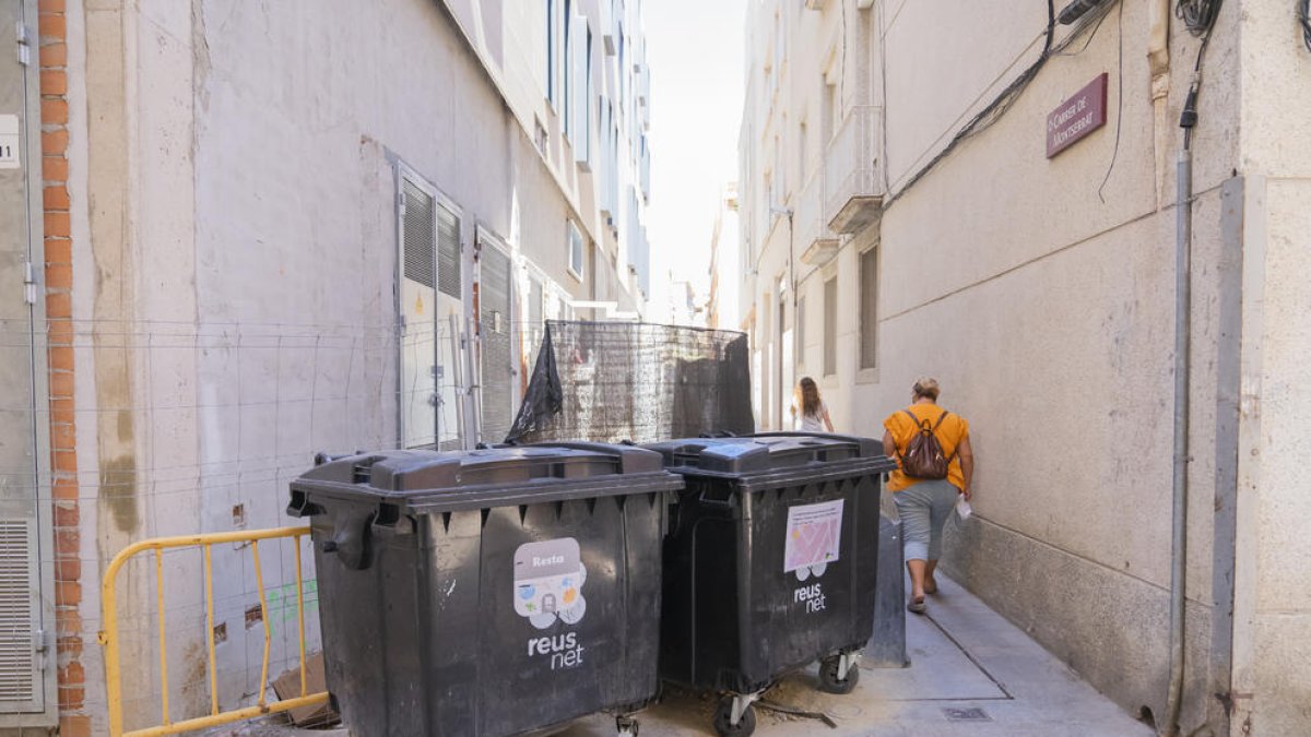Vecinos de Reus critican el mal estado del tramo de la calle Montserrat con Hospital