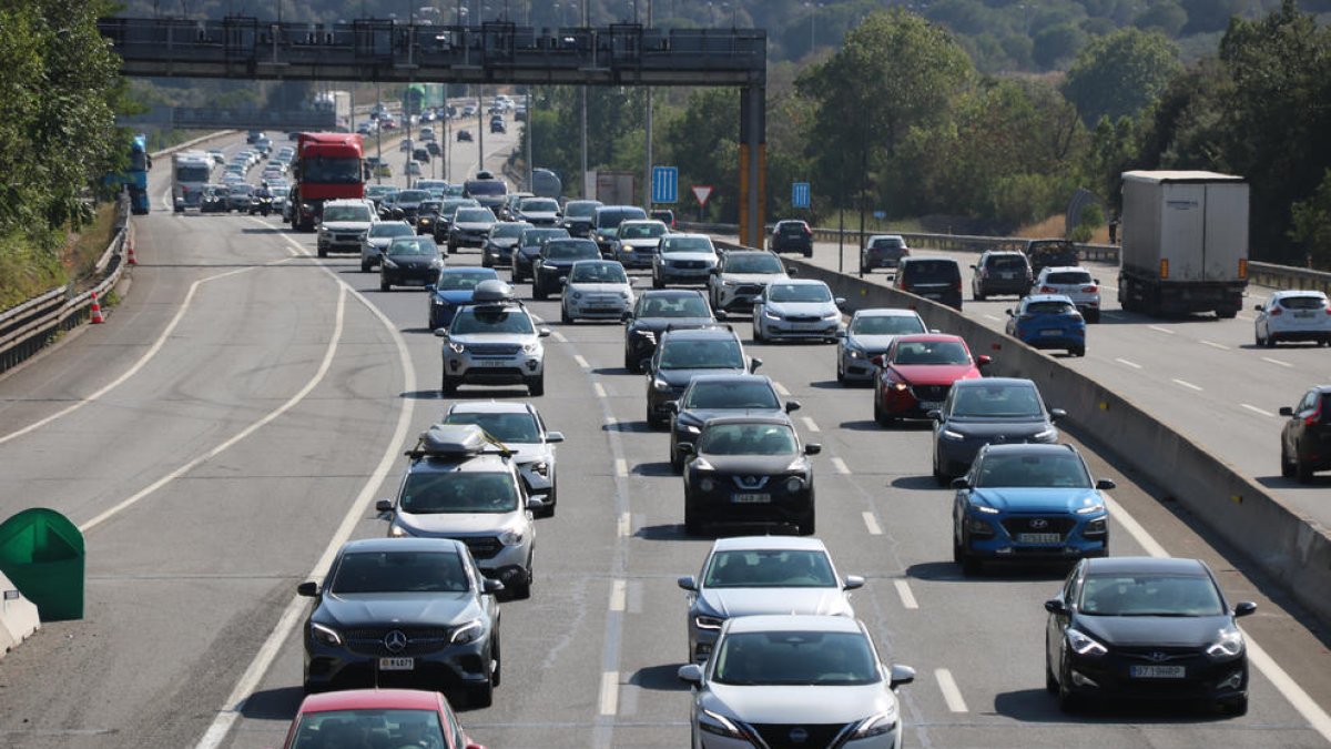 Més de 25 quilòmetres de cua aquest dissabte a l'AP-7 en l'operació sortida d'agost