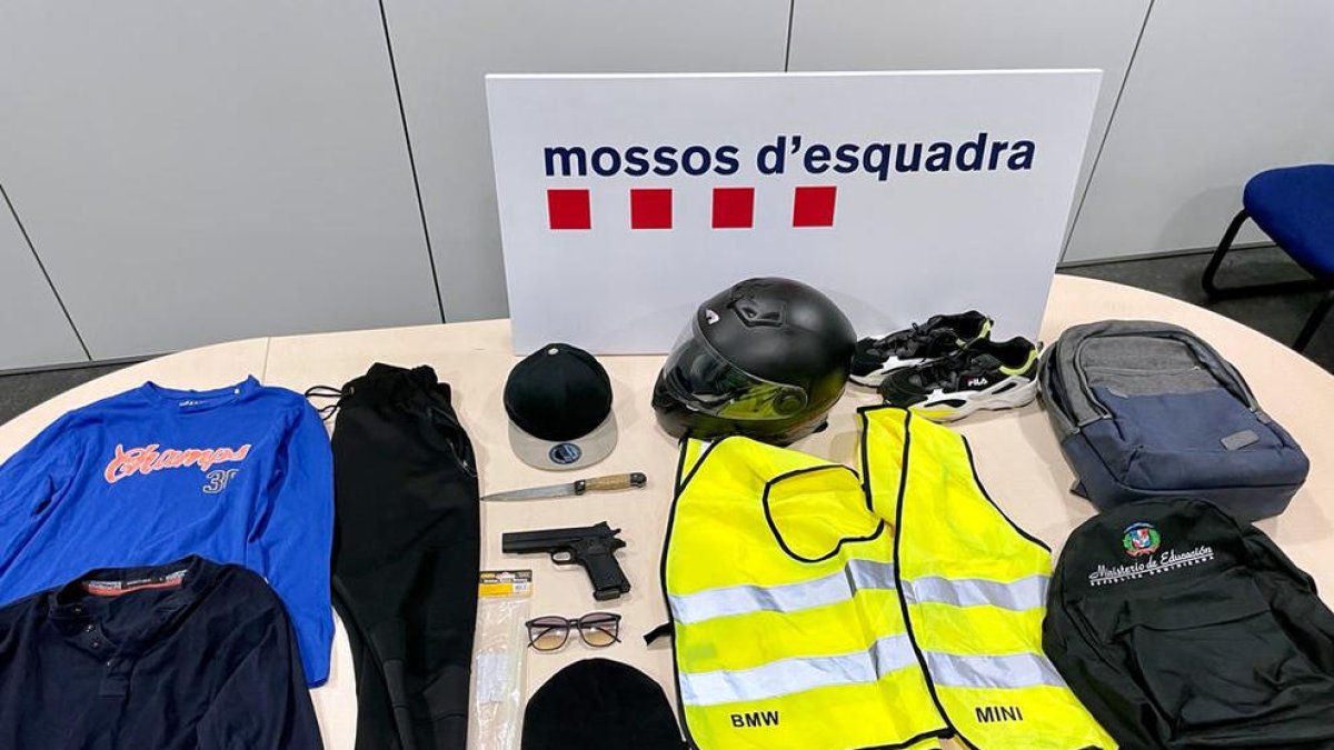 Dos detenidos por cometer robos violentos en locutorios de Barcelona con arma de fuego simulada