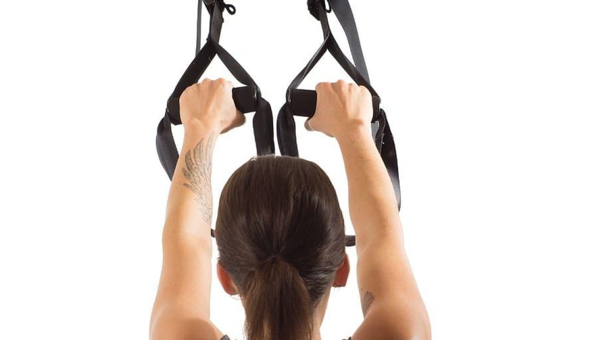 Cómo cuidar la espalda y evitar lesiones al hacer ejercicio en el gimnasio