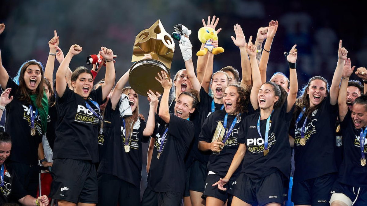 Carme Cendra, campiona de la Queens League amb Pío FC