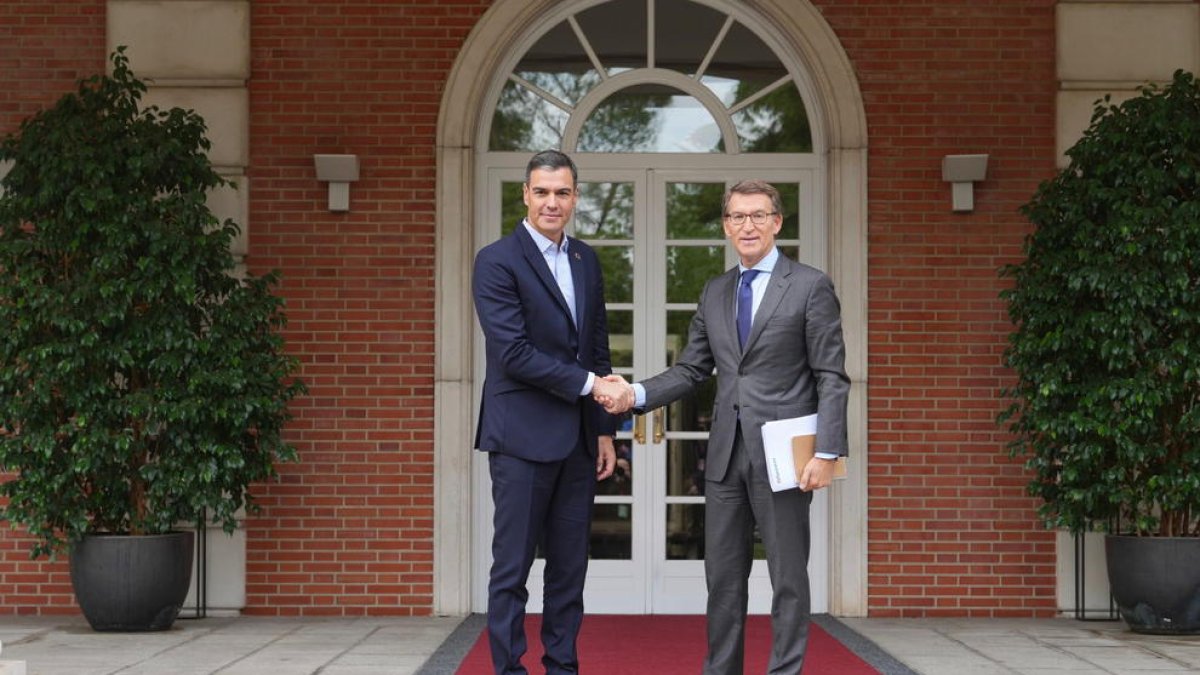 Sánchez descarta reunirse con Feijóo la próxima semana y lo emplaza a encontrarse después de la constitución del Congreso