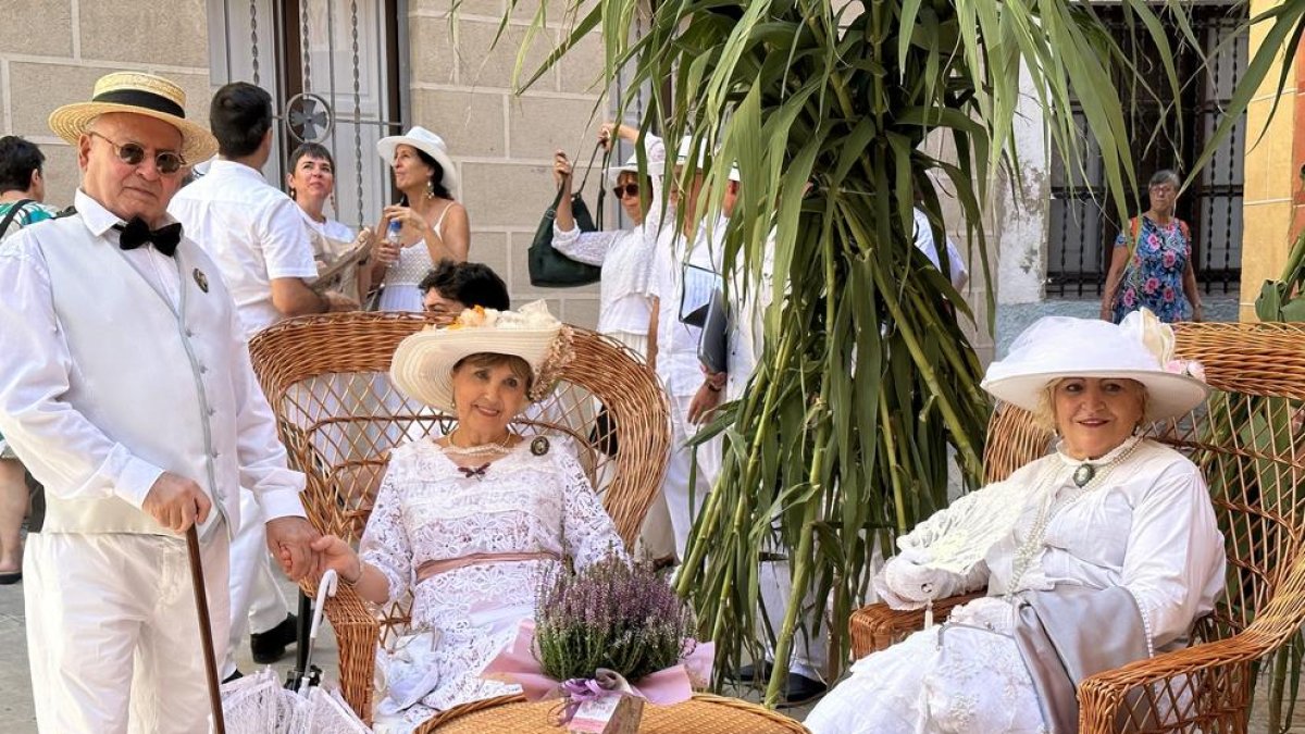 Más de 8.000 personas llenan el Casco Antiguo en la 12.ª Feria de los Indianos de Torredembarra