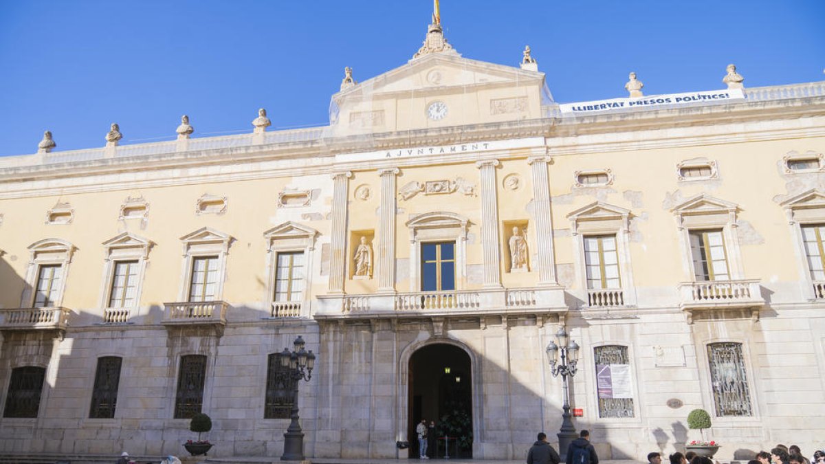 Viñuales negocia a contrarellotge per aprovar les ordenances el dia 27