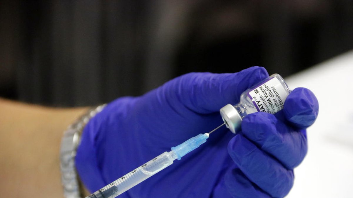 L'OMS recomana ara posar-se una sola dosi contra la covid-19