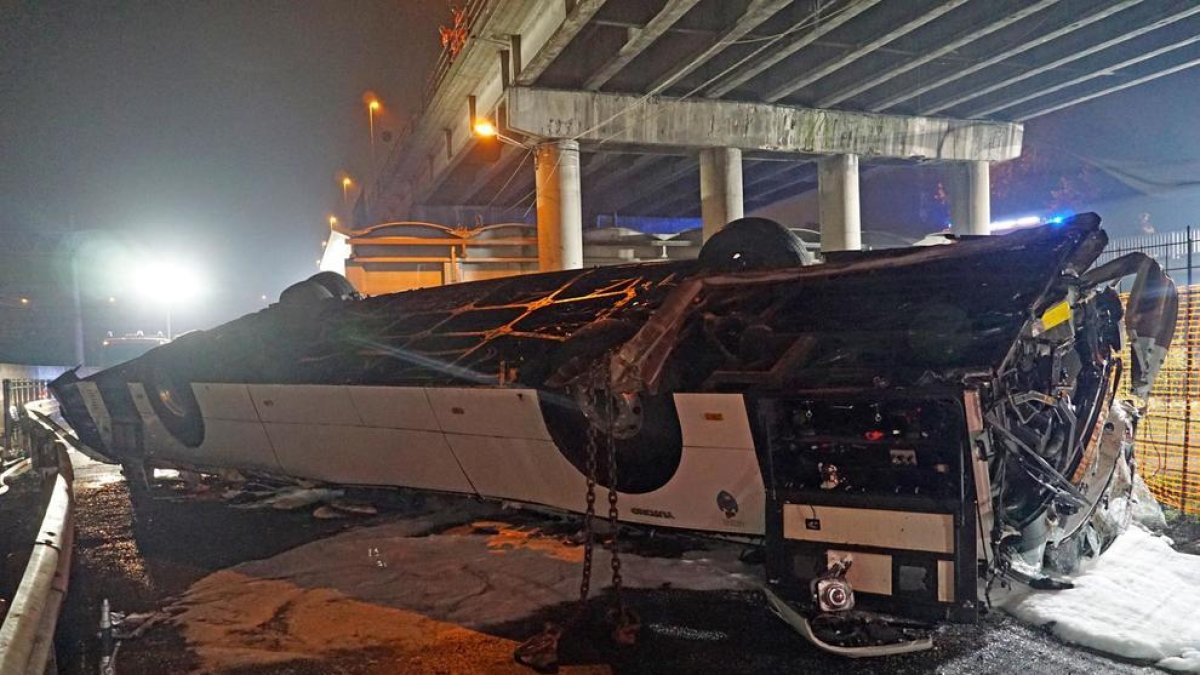 Tragedia en Italia: 21 muertos en un accidente de autobús en Venecia